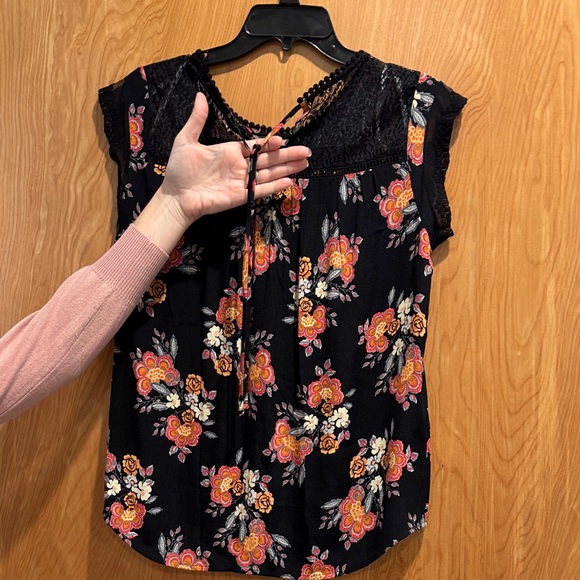 Daniel Rainn Black Floral Women's Top - Picture 6 of 7